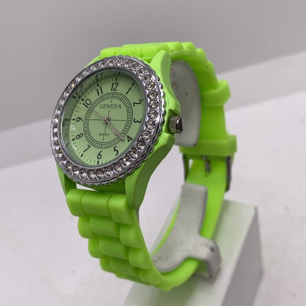 Geneva Womens Green Rubber Wrist Wrap Watch Quartz New Battery - Picture 2 of 6